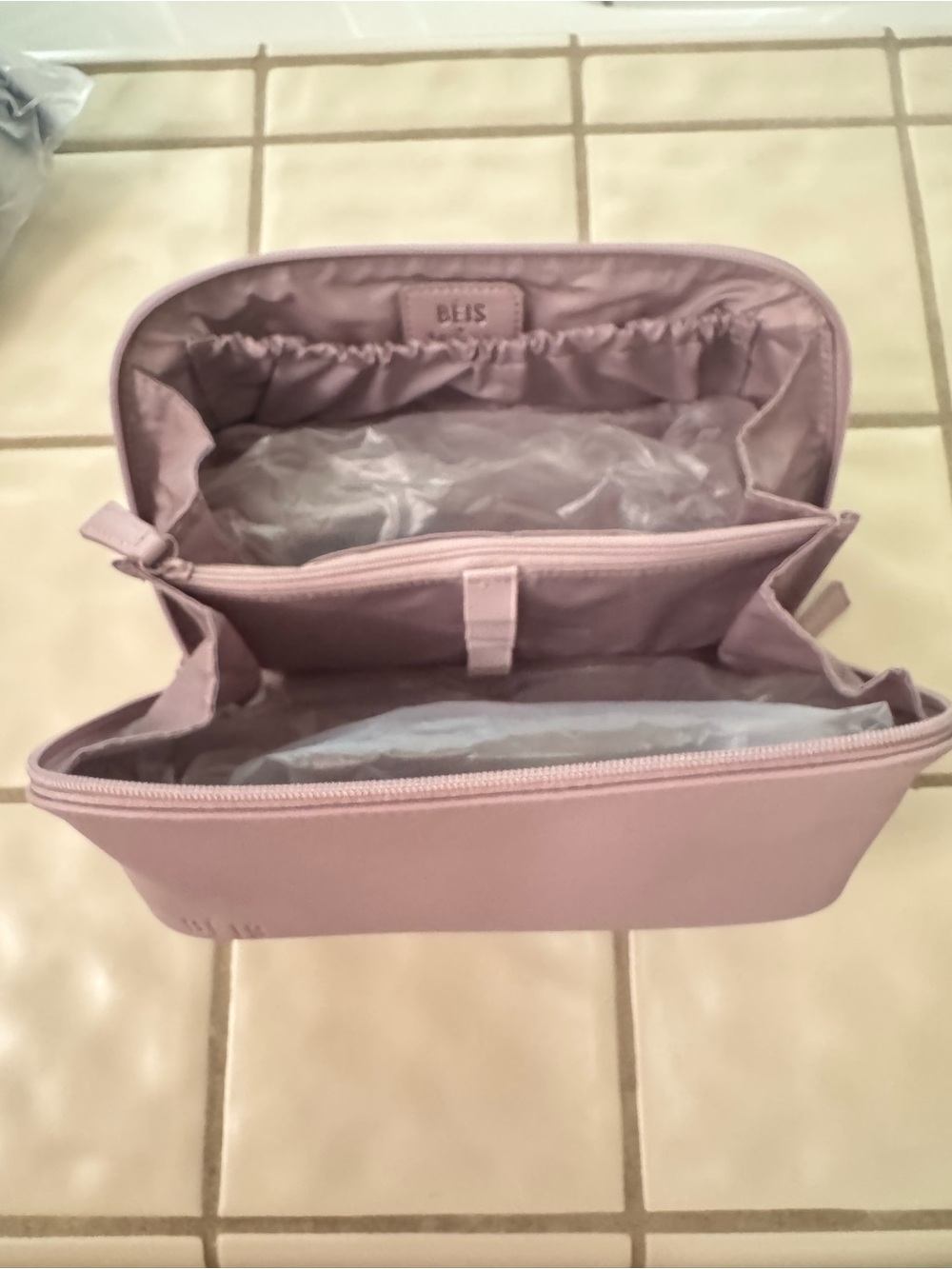 BEIS X Wicked Toiletry Kit Wicked Pink - Picture 5 of 8